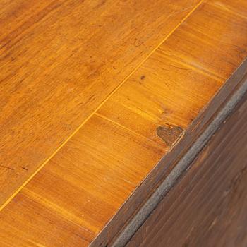 A Gustavian chest of drawers, late 18th century.