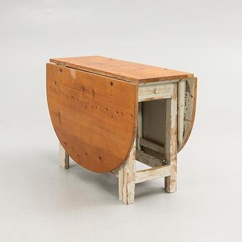 Drop-leaf table, 19th century.