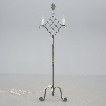 GOLVLAMPA, smidesjärn, 1900-talets första hälft.