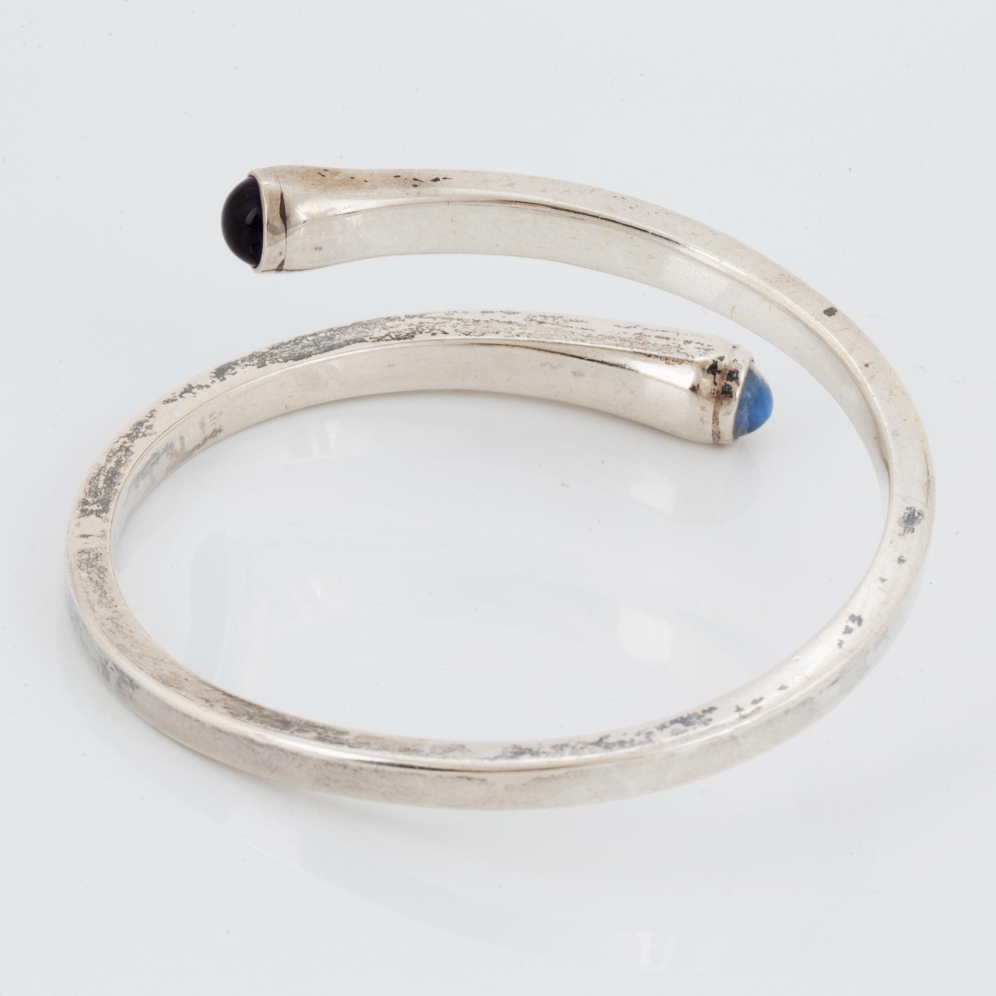 SVEN-ERIK HÖGBERG, Ring + Armring, silver med cabochonslipade stenar.