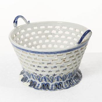 A blue and white chesnut basket, Qing dynasty, 18th century.