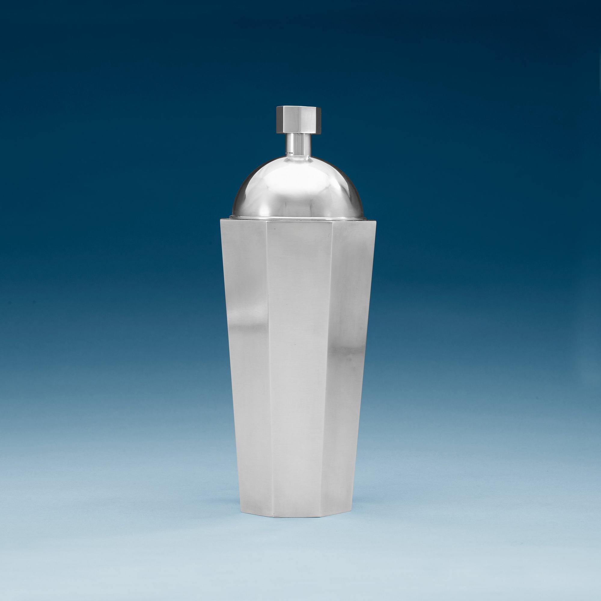WIWEN NILSSON, cocktailshaker, Lund, 1947, sterling.