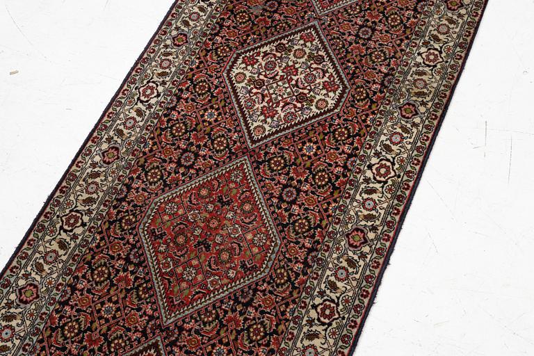 A Bidjar runner, a. 296 x 82 cm.