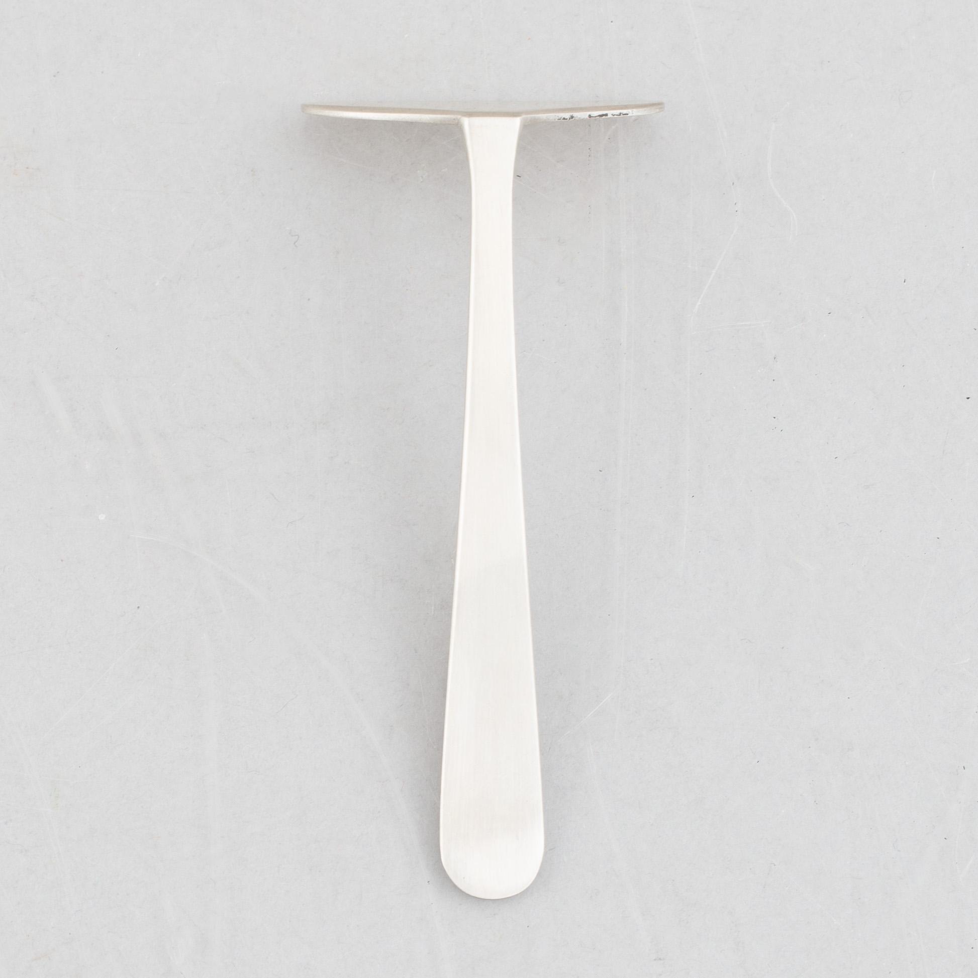 Wiwen Nilsson, a childrens silver food pusher, Anders Nilsson, Lund 1955.