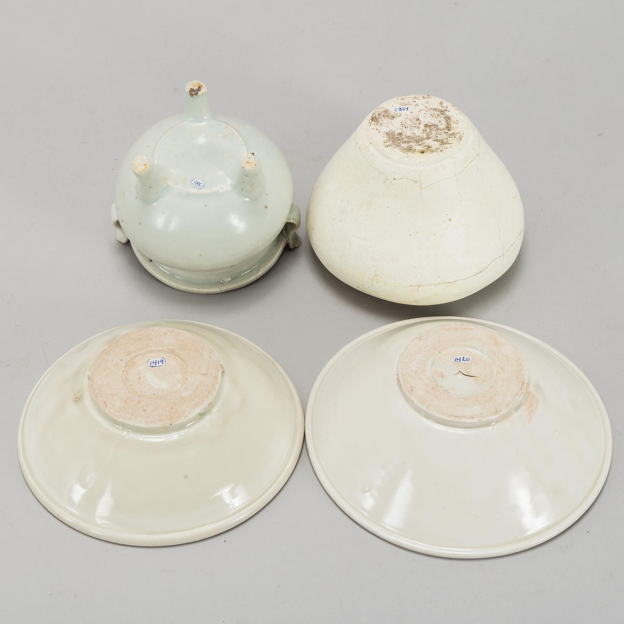 A group of white glazed ceramics, South East Asia, 16th/15th Century.