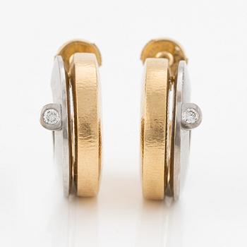 Ole Lynggaard, a pair of earrings, 18K gold and white gold with brilliant-cut diamonds.