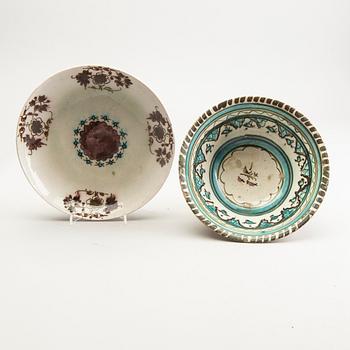 A group of four persian ceramics, 17th/19th Century.