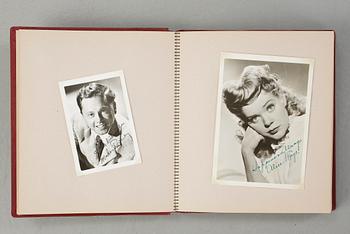 AUTOGRAFER, ca 420 stycken. Bl a Gary Cooper, Bing Crosby, Lauren Bacall, Clark Gable, Judy Garland mfl.