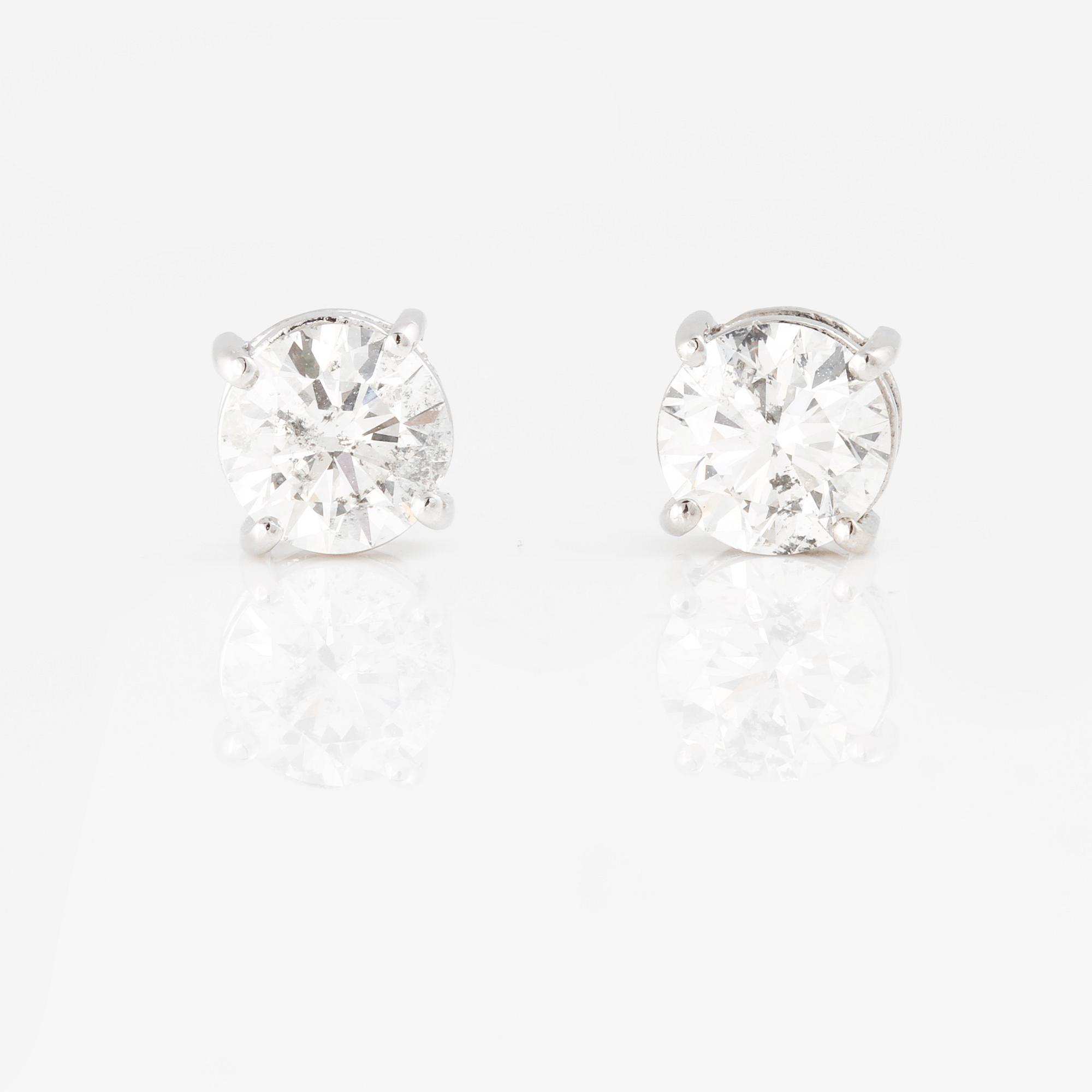 ÖRHÄNGEN, ett par, med briljantslipade diamanter 2.20 ct.