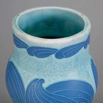 VAS, flintgods, sgrafitto, Josef Ekberg, Gustavsberg, signerad och daterad 1925.