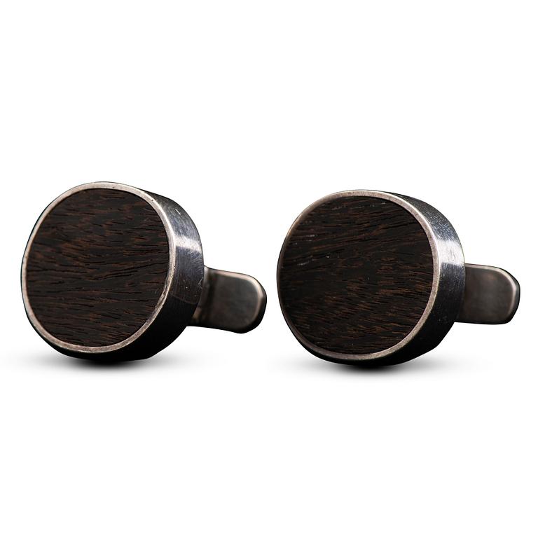 Bertel Gardberg, A PAIR OF CUFFLINKS, wood, silver. Helsinki 1958.