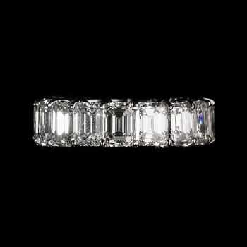 1063. An emerald cut diamond eternity ring, tot. 12.60 cts.