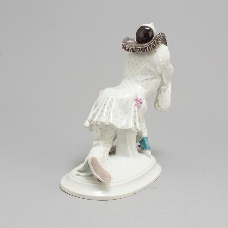 A MEISSEN PORCELAIN FIGURE OF PIERROT FROM THE RUSSIAN BALLET 'CARNAVAL', early 20th century.