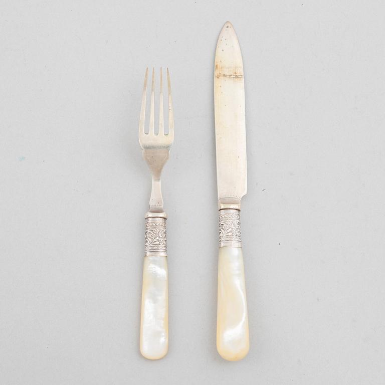 William Yates, fruit knives, 12 + 12 pcs, silver and mother-of-pearl, Sheffield, England 1899.
