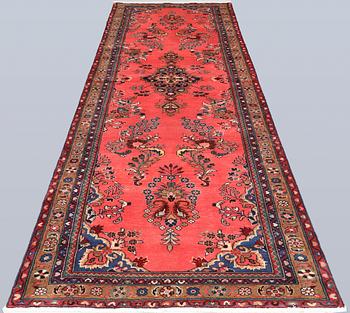 A Hamadan runner, approx. 387 x 112 cm.