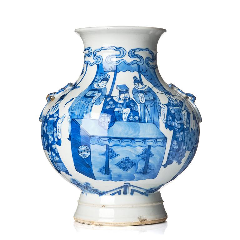 A blue and white vase, Qing dynasty, 19th Century.