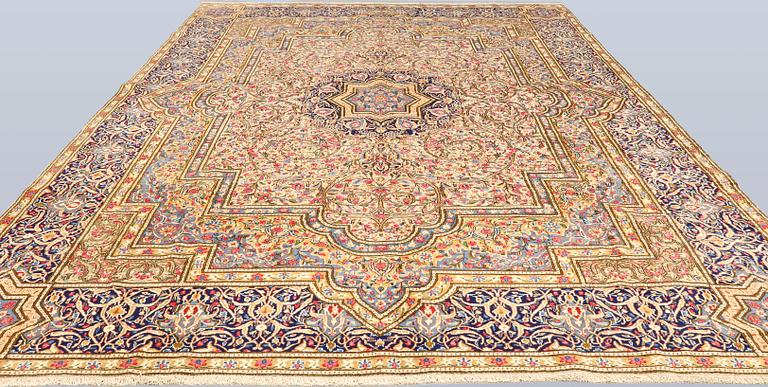 A Kirman Laver carpet, 'Millefleur', approx. 410 x 296 cm.