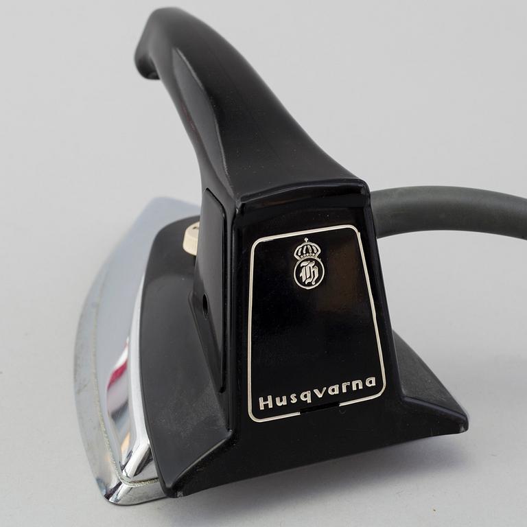 SIXTEN SASON samt RALPH LYSELL, strykjärn, 3 st, 1940-1961.