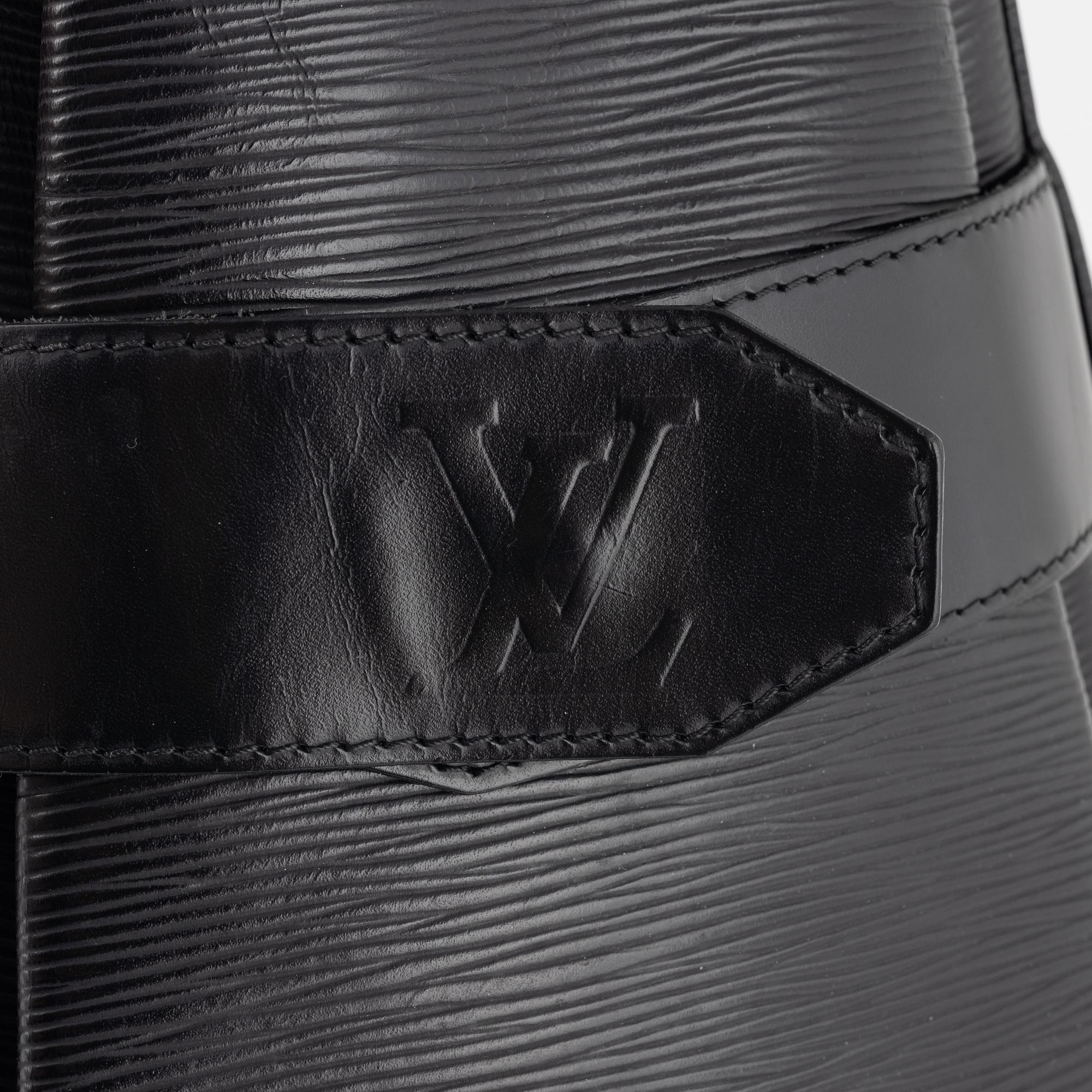 Louis Vuitton, väska "Epi Sac D'Epaule Shoulder Bag", 1996.