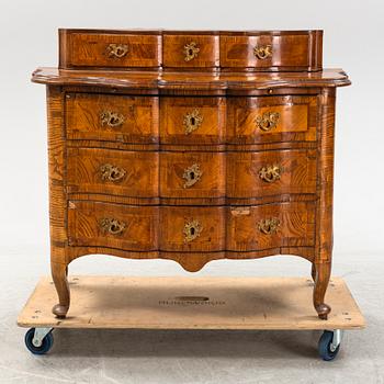 Byrå, senbarock, 1700-talets första hälft.