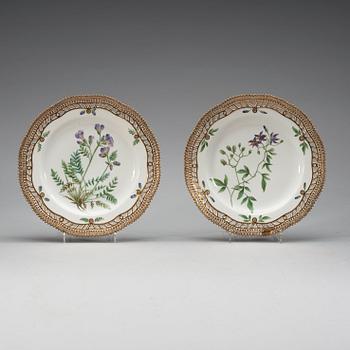 ASSIETTER, 12 stycken, porslin. "Flora Danica", Kunglig Dansk, 1900-tal.
