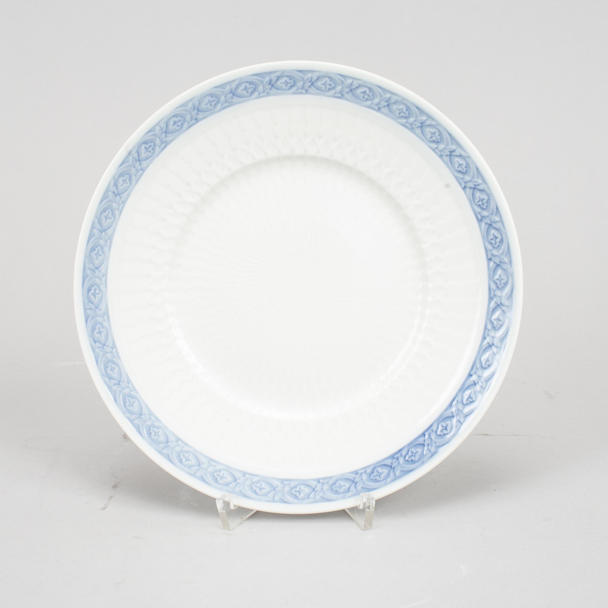 A Royal Copenhagen porcelain service "Blå vifte" by Arnold Krog, 28 pcs, Denmark.