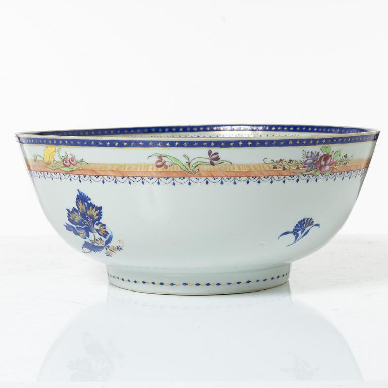 Bålskål, kompaniporslin, Kina, Qingdynastin, Jiaqing (1796-1820).