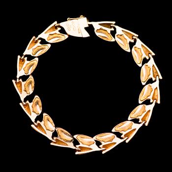 BJÖRN WECKSTRÖM, BRACELET, "Rolling waves", 14K gold. Lapponia 1967.