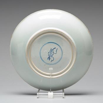 A famille verte dish, Qing dynasty, Kangxi (1662-1722).