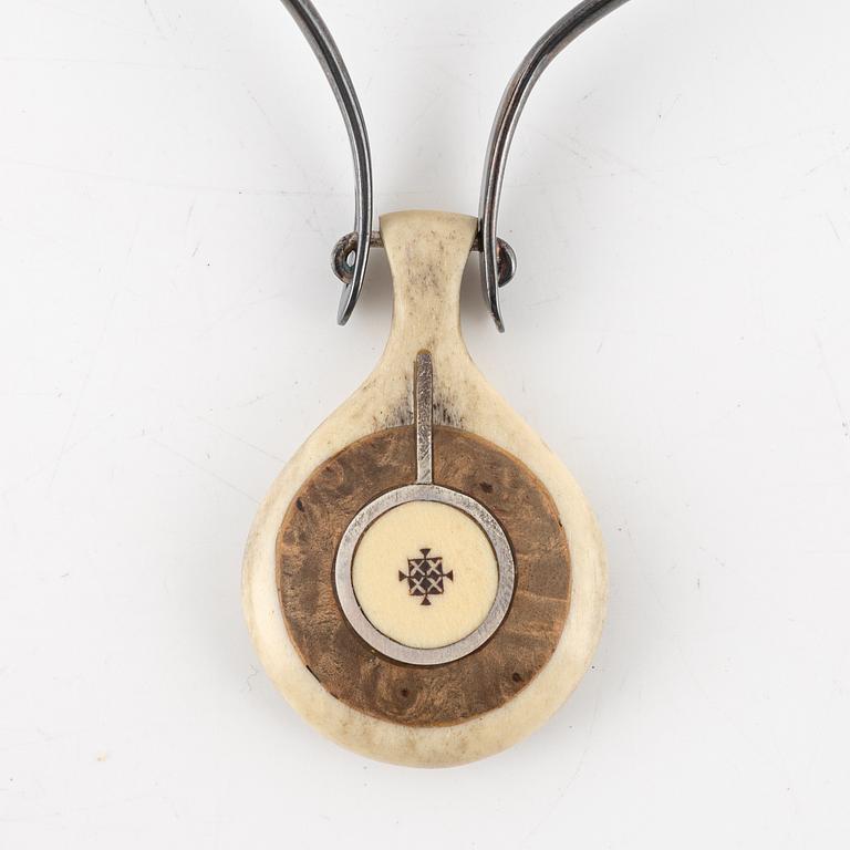 Sune Enoksson, hänge, monogramsignerat.