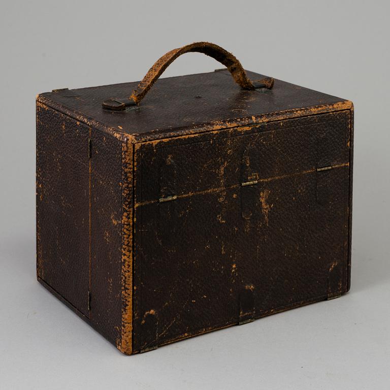 A "The Korona Hand Camera", Milburn Camera Company, New York, USA from around year 1900.