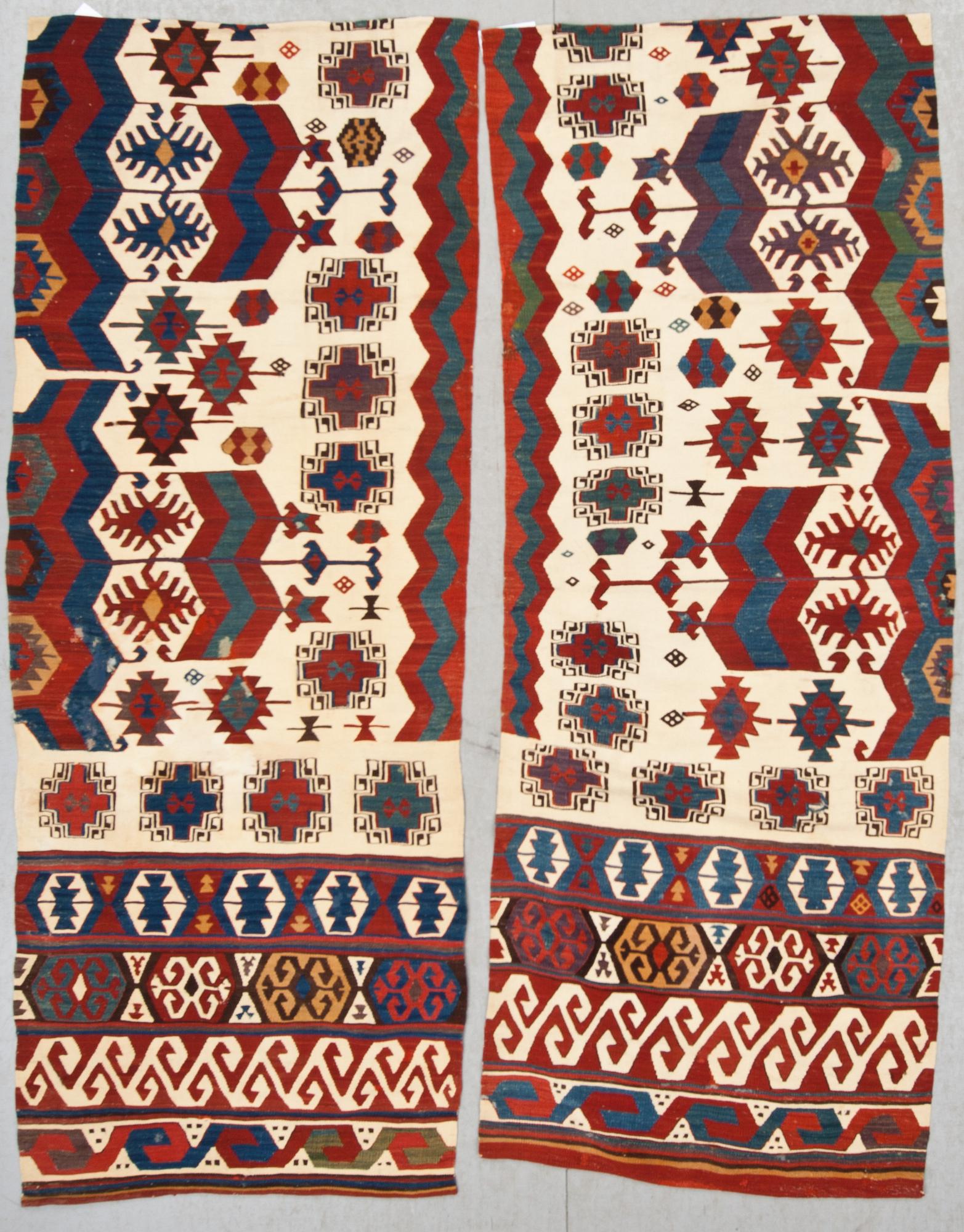 KELIM, semiantik, ett par, snarlika, Kaukasien sannolikt. Ca 213 X 83 cm.