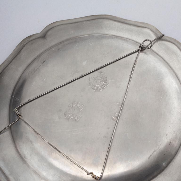 Ten pewter plates from Engl. Block Zinn, 20th century.