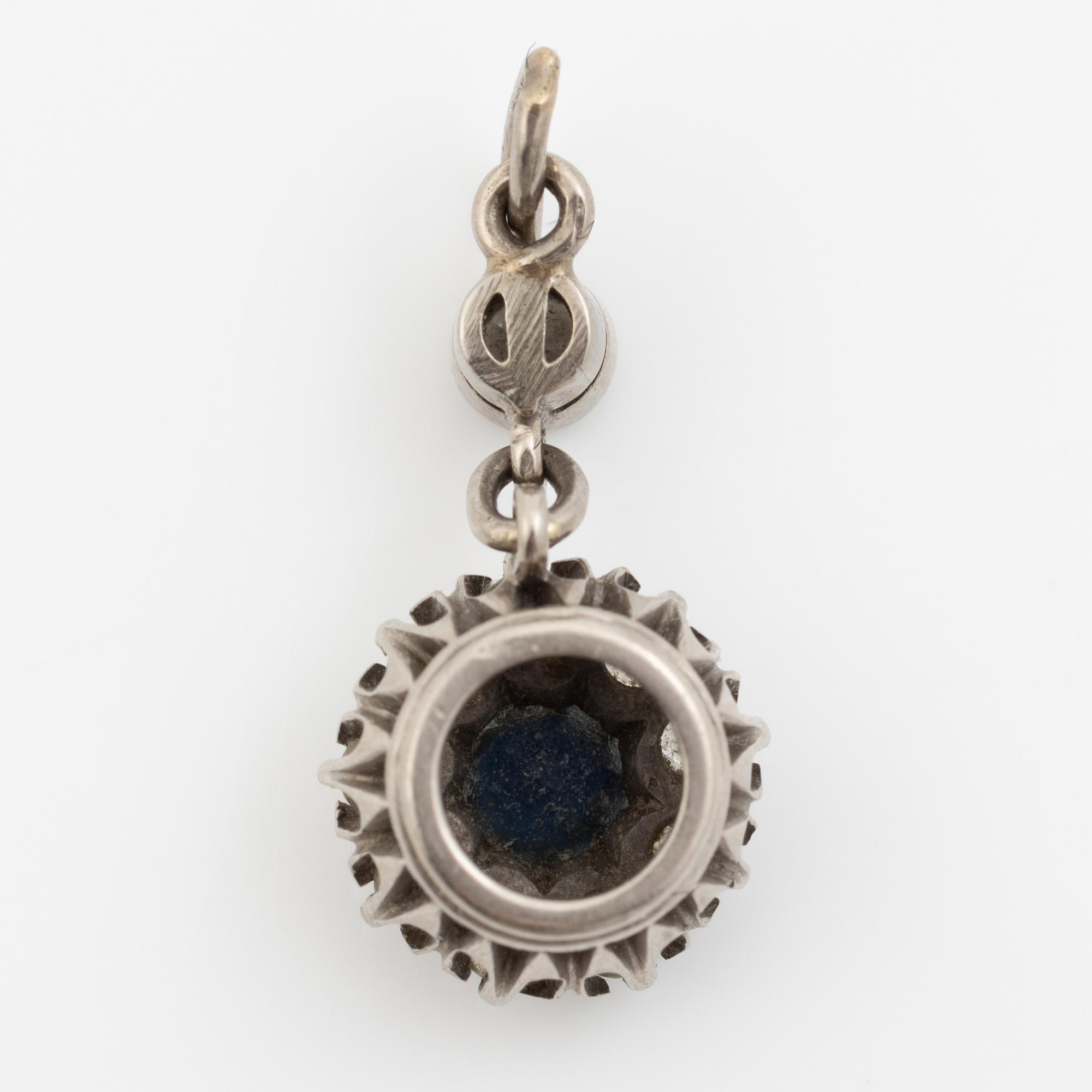 Pendant in 18K gold with a blue stone and diamonds.