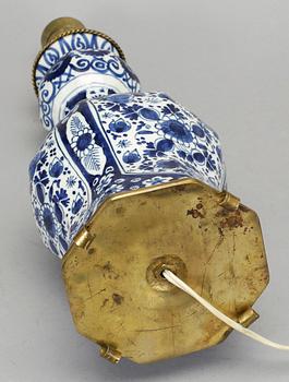 BORDSLAMPA, porslin, Europa, 1900-tal.