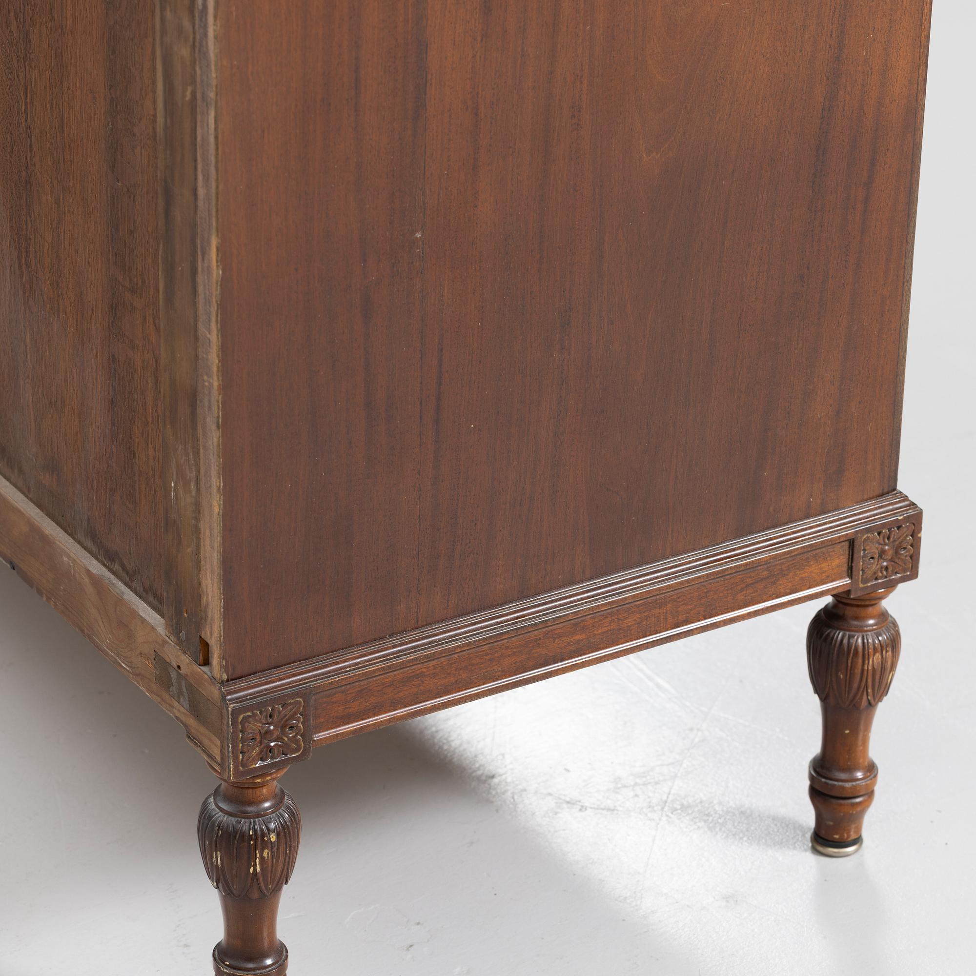 Cabinet, first half of the 20th century.