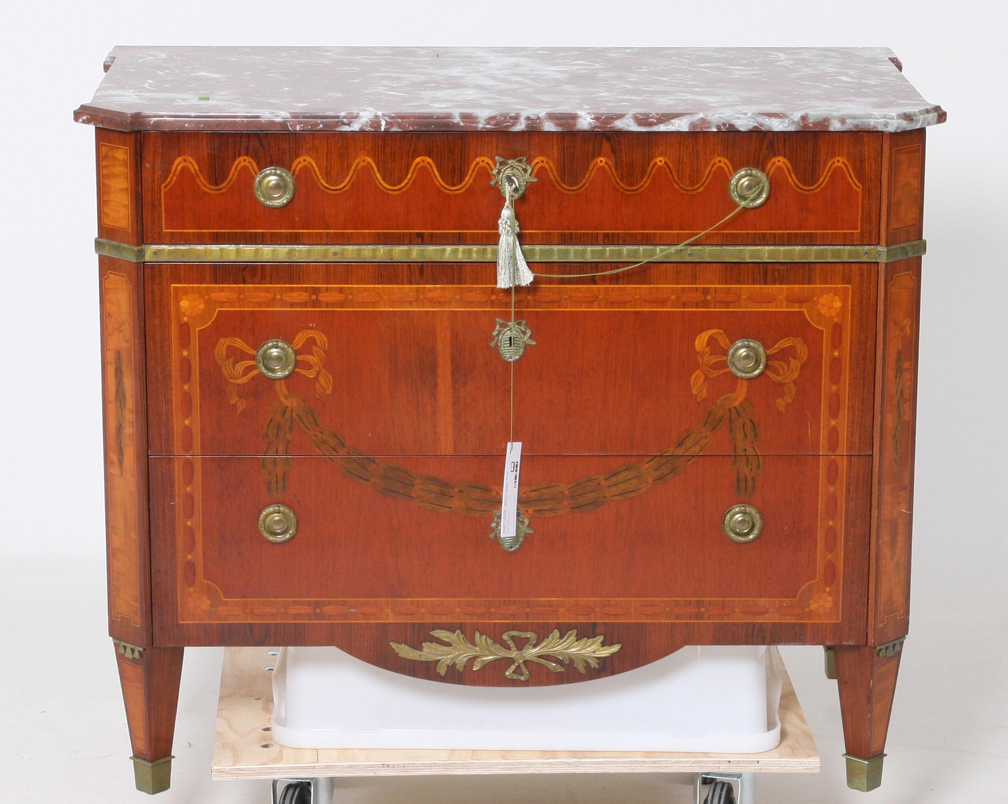 BYRÅ, gustaviansk stil, 1900-talets första hälft.