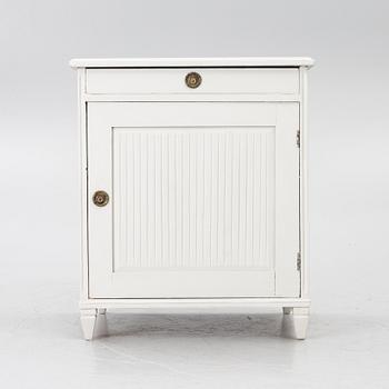 Chest of drawers/cabinet, Gustavian style, mid-20th century.