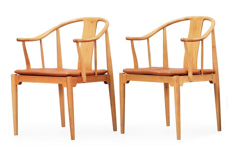 HANS J WEGNER, "Kinastolen", ett par, Fritz Hansen, Danmark 1988.
