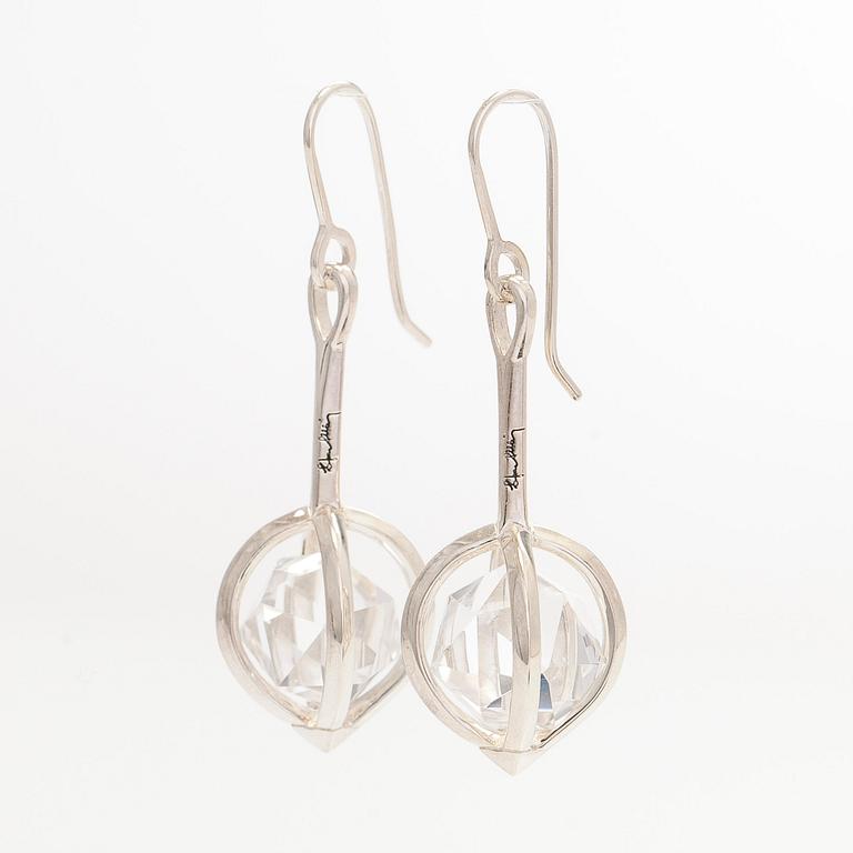 Efva Attling, örhängen, "Captured Harmony", sterling silver och bergkristall.