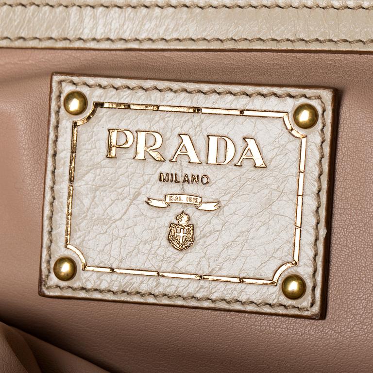 VÄSKA, Prada.