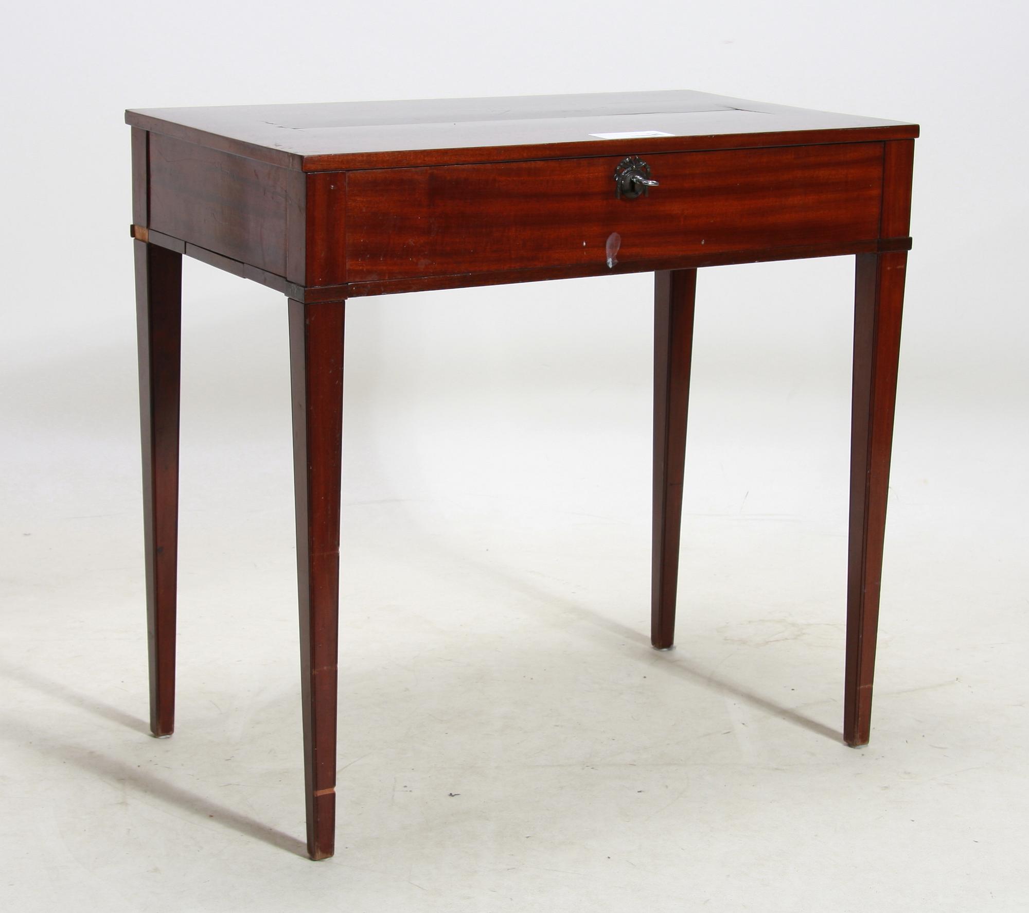 TOILETTEBORD, sengustavianskt, 1800-talets början.