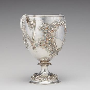 An English 19th century parcel-gilt silver cup, mark of Robert Hennell, London 1863.