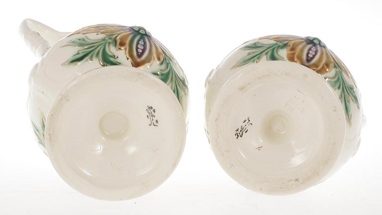 KANNOR, ett par, majolika, Rörstrand, sent 1800-tal.