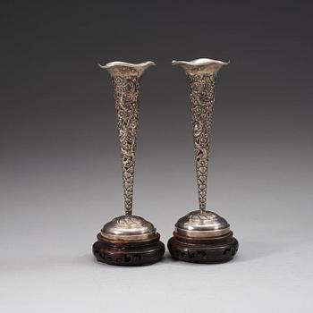 VASER, ett par, silver. Sen Qing dynastin (1644-1912).