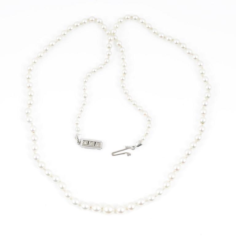 COLLIER, med odlade saltvattenspärlor samt diamanter, 14K vitguld. 1900-talets första hälft.