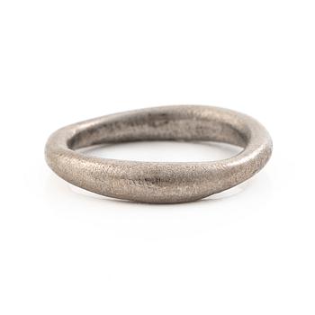 Ole Lynggaard, Charlotte Lynggaard, ring “Love No. 3”, 18K white gold.