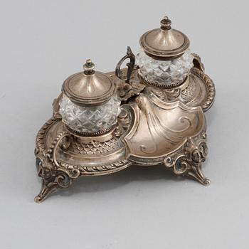 BORDSSURTOUT, glas samt silver, sent 1800-tal.