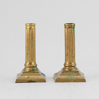 LJUSSTAKAR, ett par, brons, gustavianska, sent 1700-tal.
