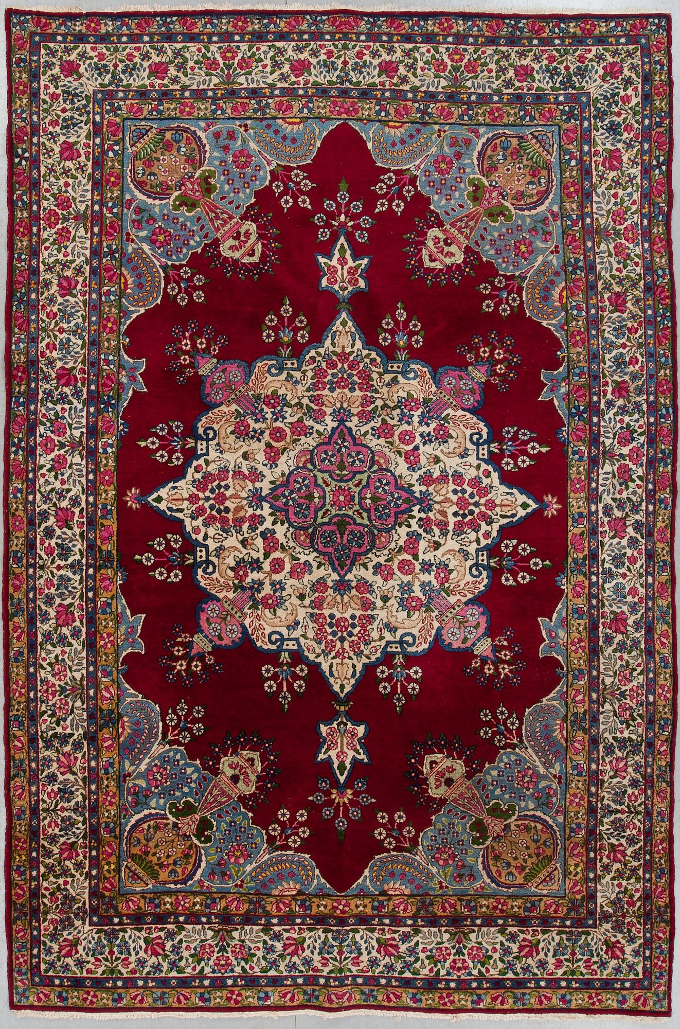 MATTA. Antik, Kirman Laver, ca 270x182.